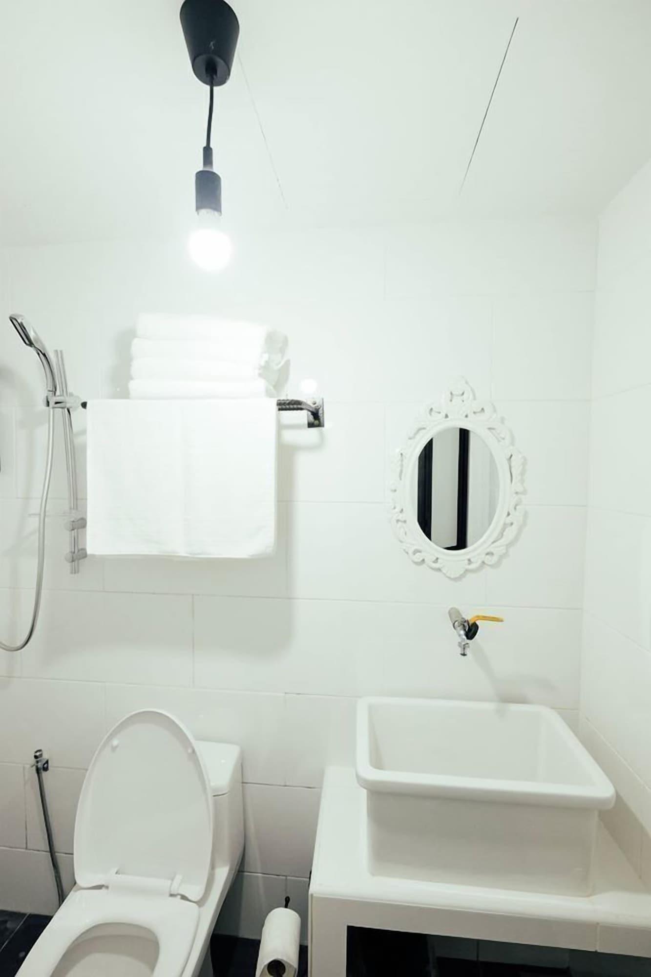 White Loft Hotel Малакка Экстерьер фото