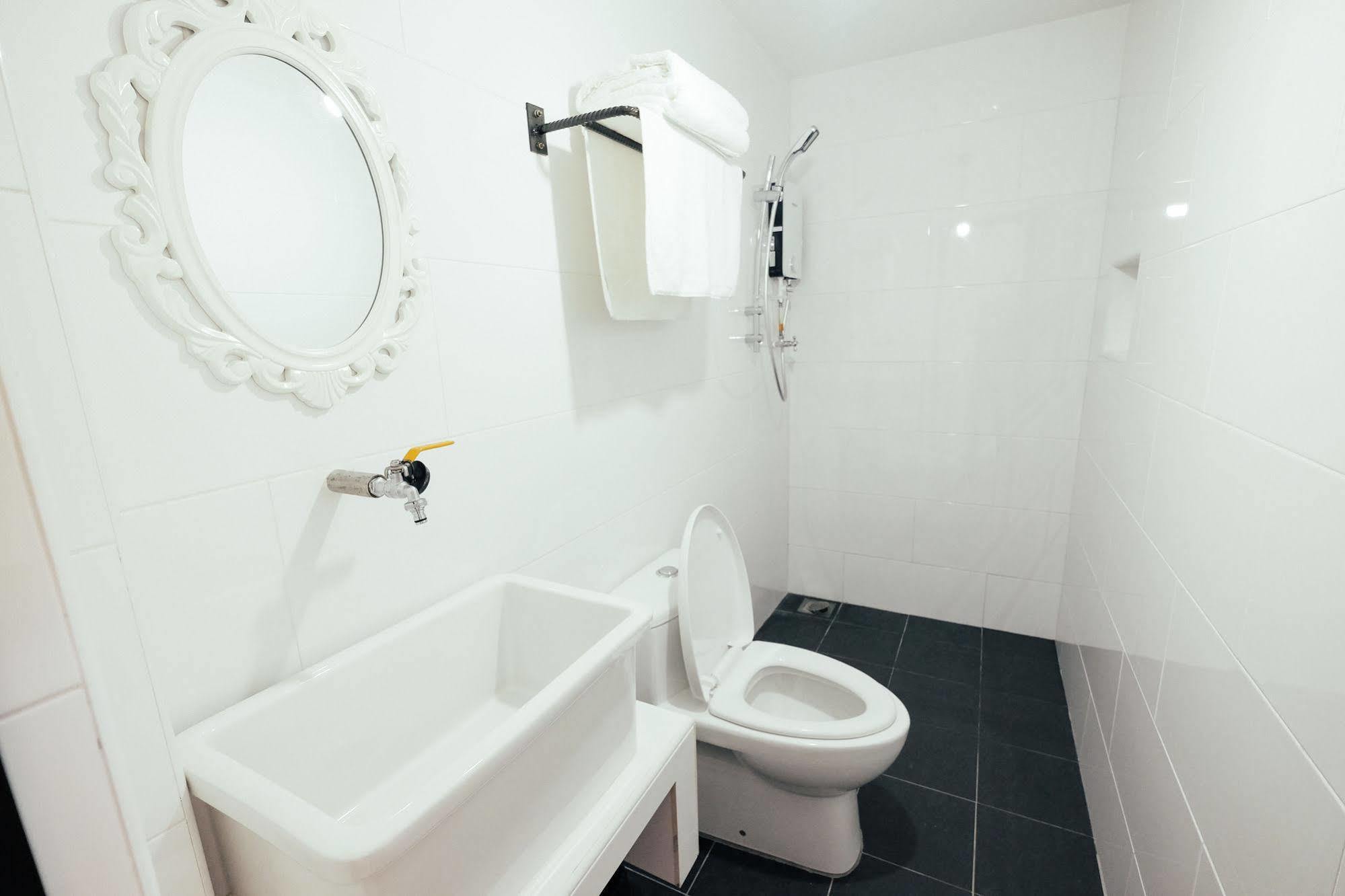 White Loft Hotel Малакка Экстерьер фото